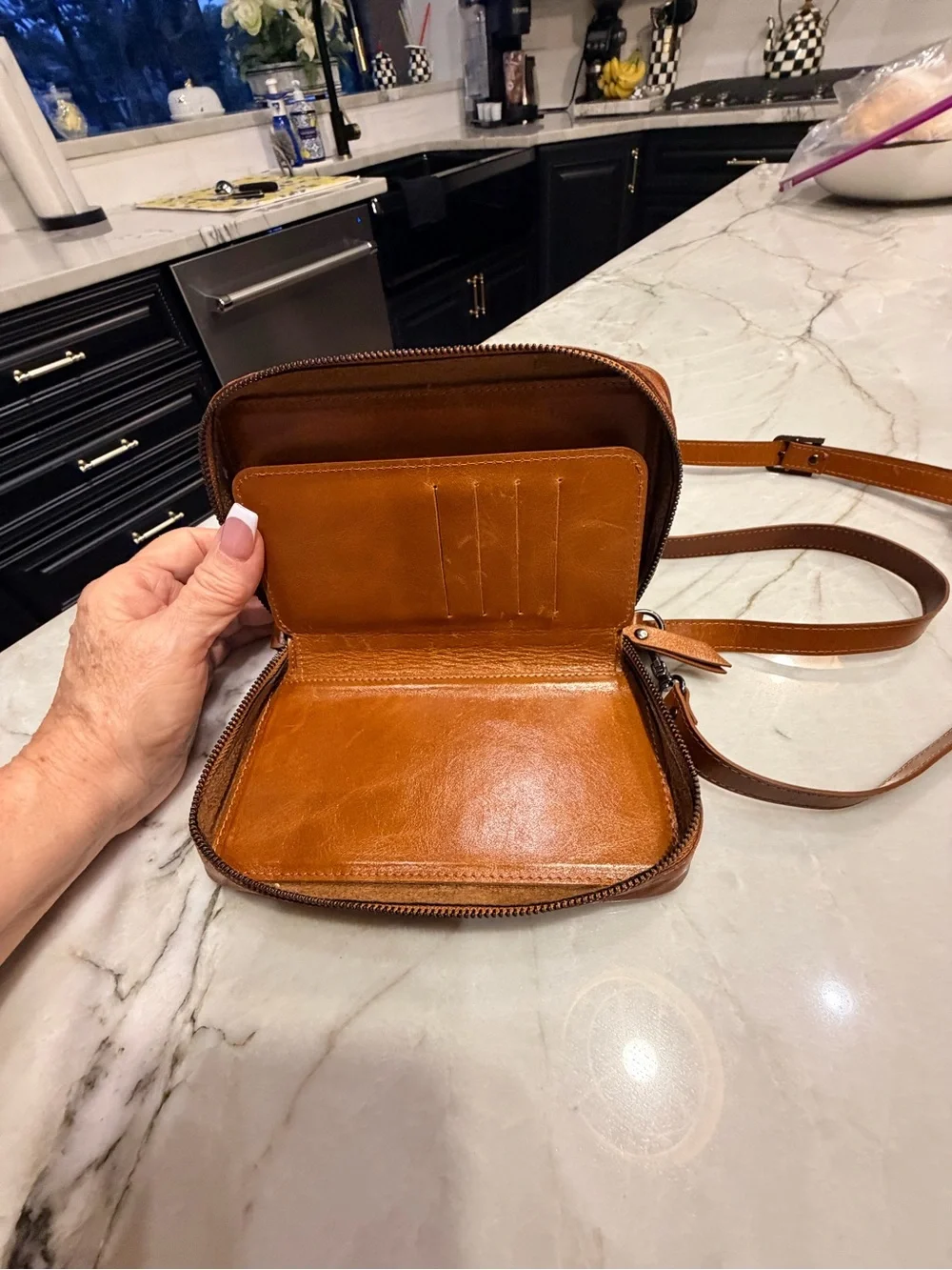 Vintage Leather Crossbody Bag in Brown - Classic Womens Shoulder Bag